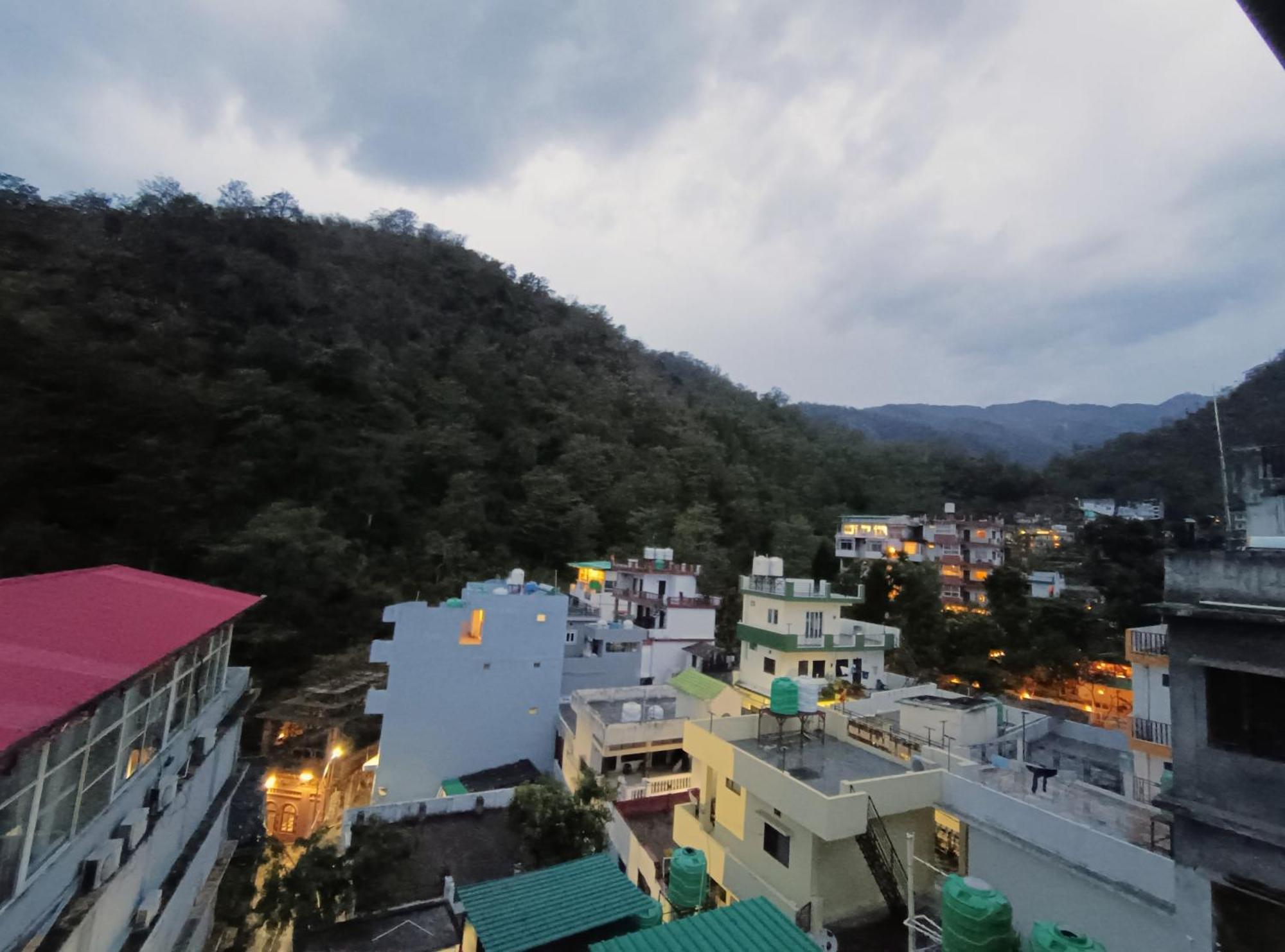 Hotel Aman Rishīkesh Esterno foto